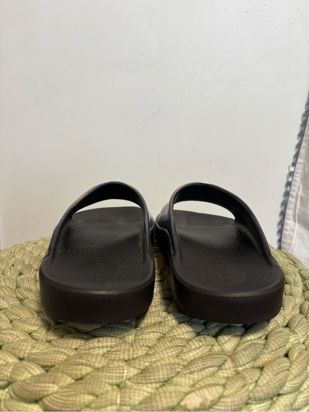 OOFOS OOahh Luxe Recovery Slide Iridescent Purple-Pink Sandals - Picture 5 of 7